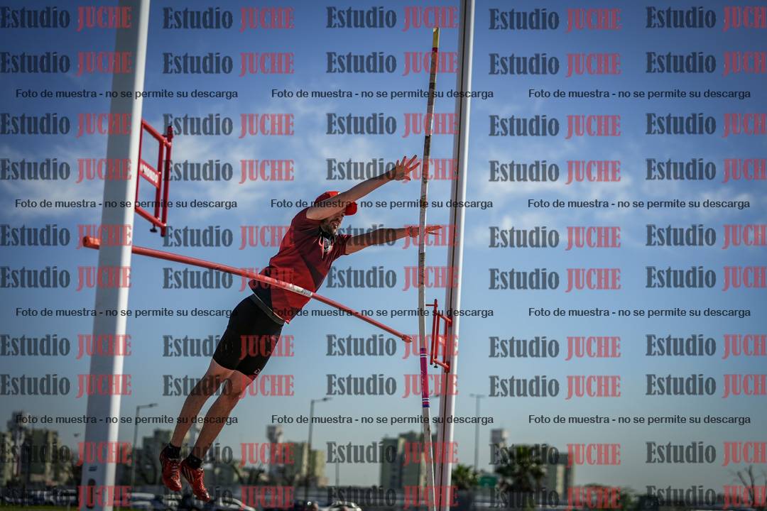 Fotos del salto con garrocha de mujeres y varones