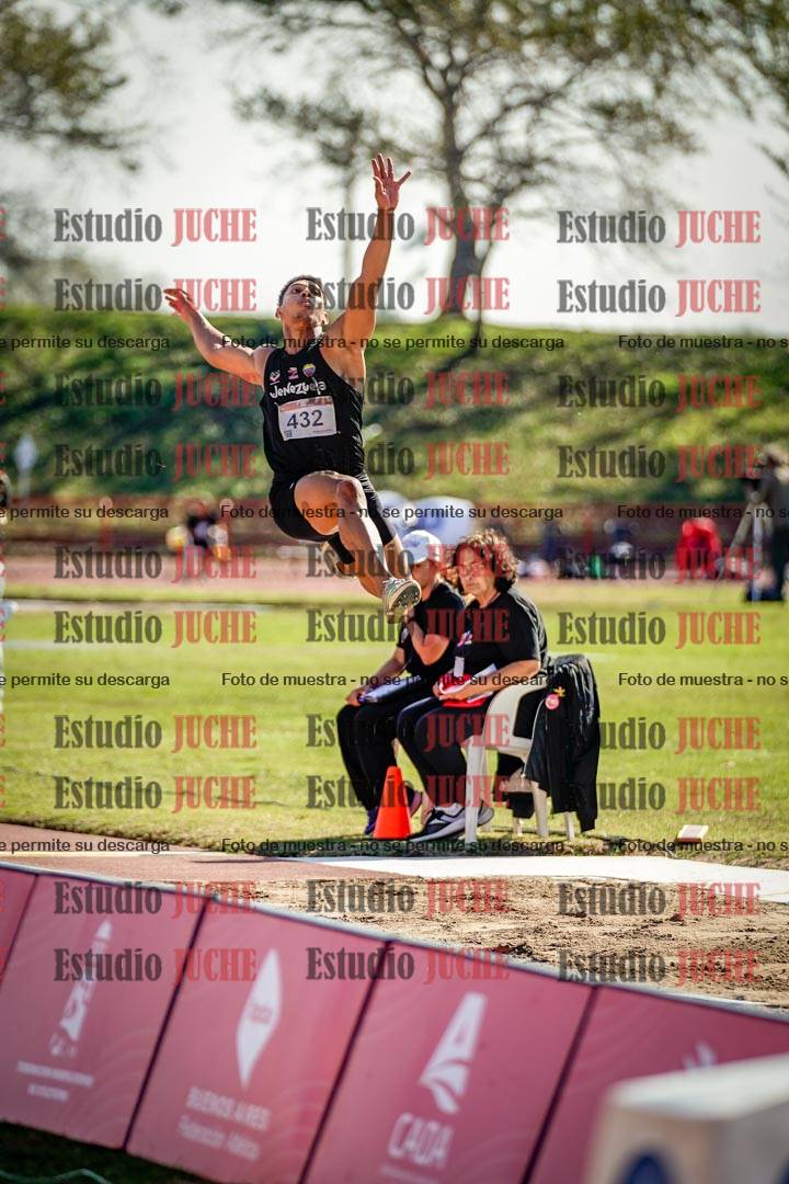 Fotos del salto en largo de varones - deca 2