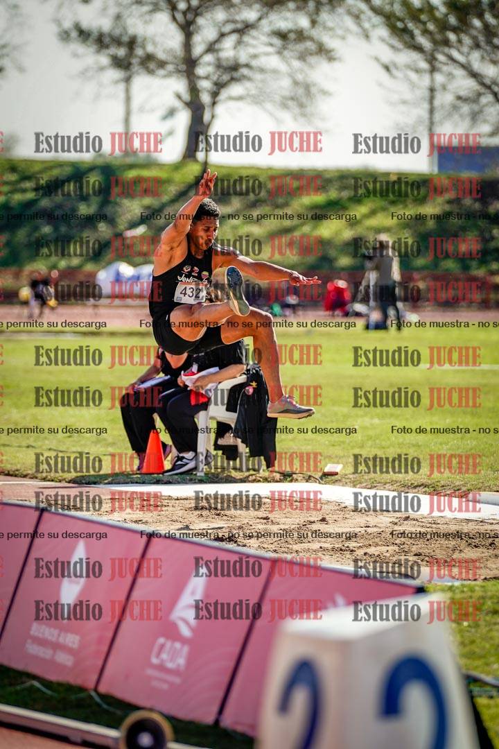 Fotos del salto en largo de varones - deca 2