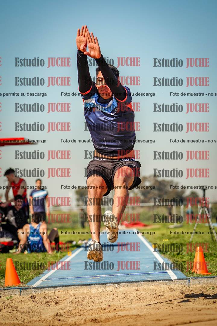 Fotos del salto en largo de varones