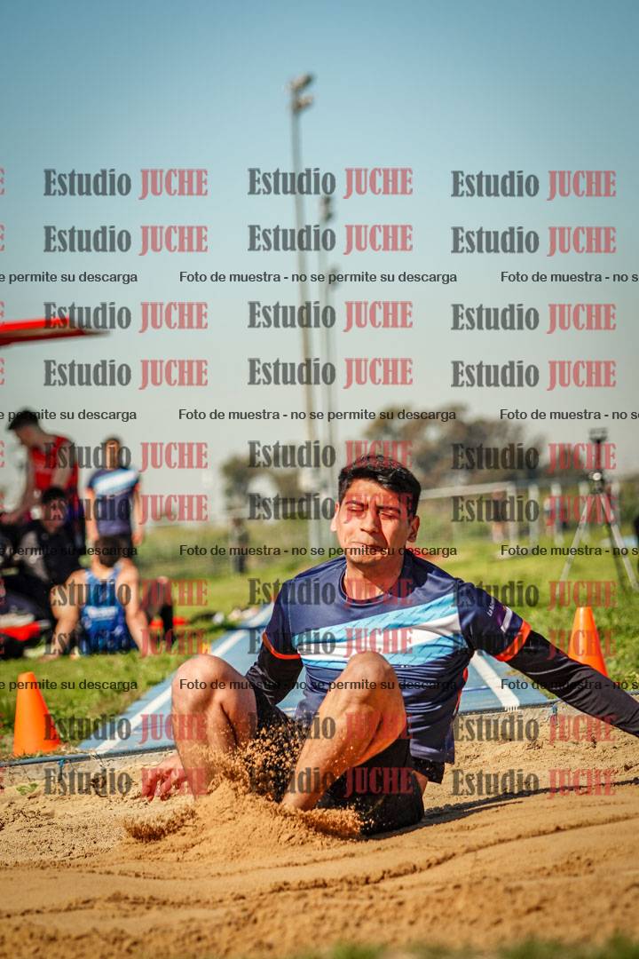 Fotos del salto en largo de varones