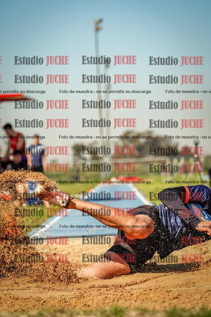 Fotos del salto en largo de varones