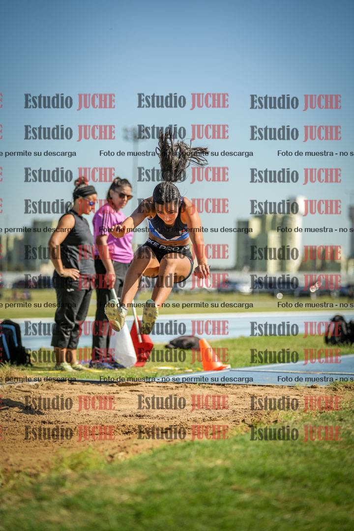 Fotos del salto en largo de mujeres - mayores