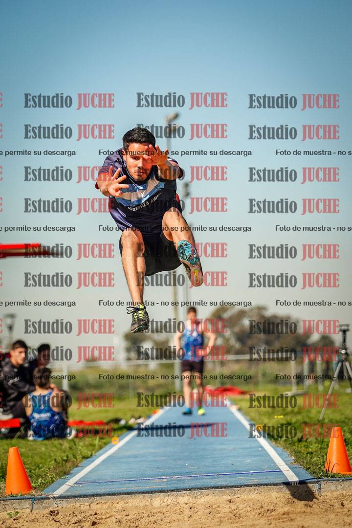 Fotos del salto en largo de varones