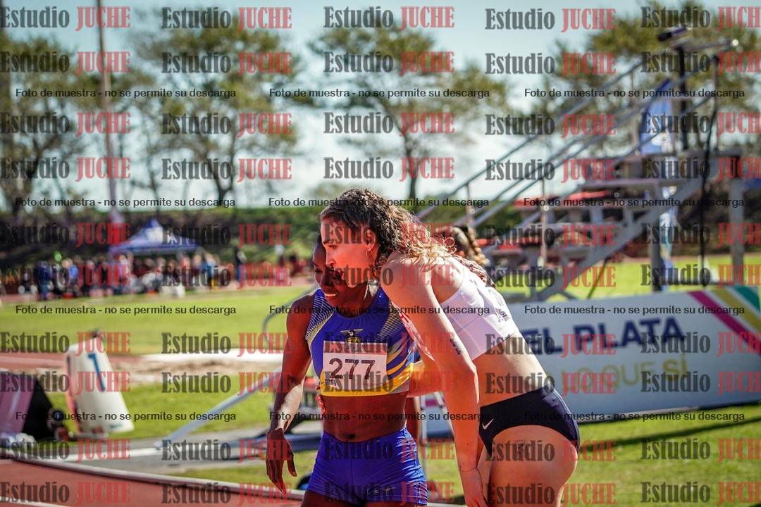 Fotos de algunos extras y podios del día 2