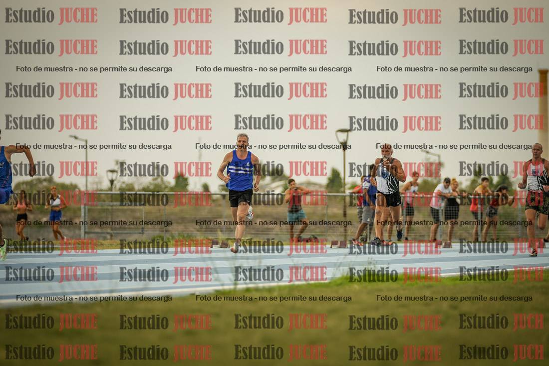Fotos de los 300 m llanos de varones