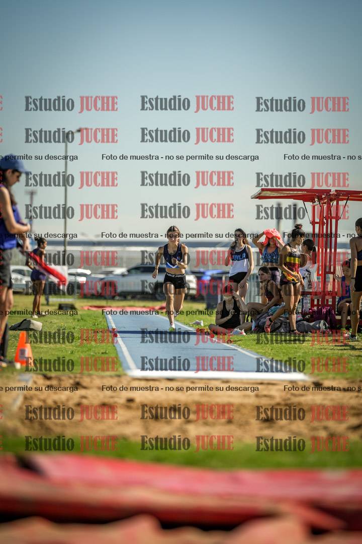 Fotos del salto en largo de mujeres - mayores