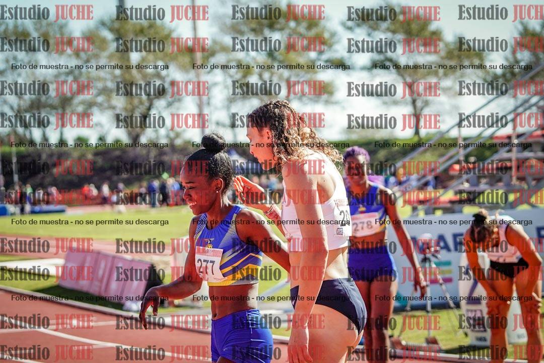 Fotos de algunos extras y podios del día 2