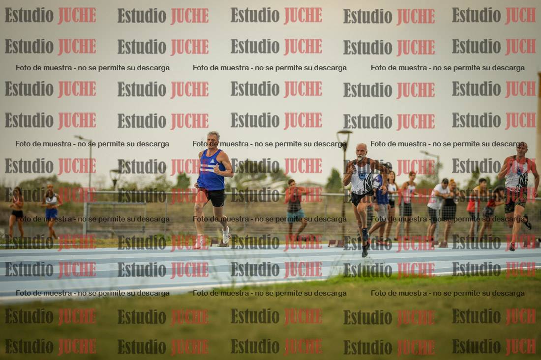 Fotos de los 300 m llanos de varones