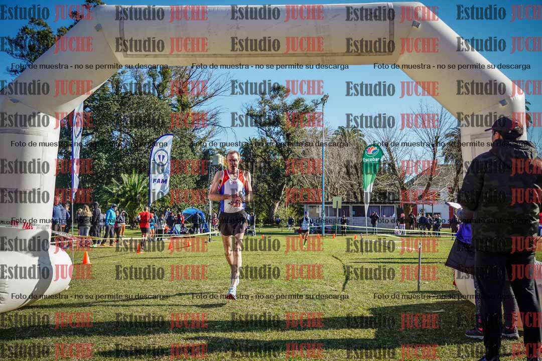 Fotos de la llegada del cross de 4000 m - varones