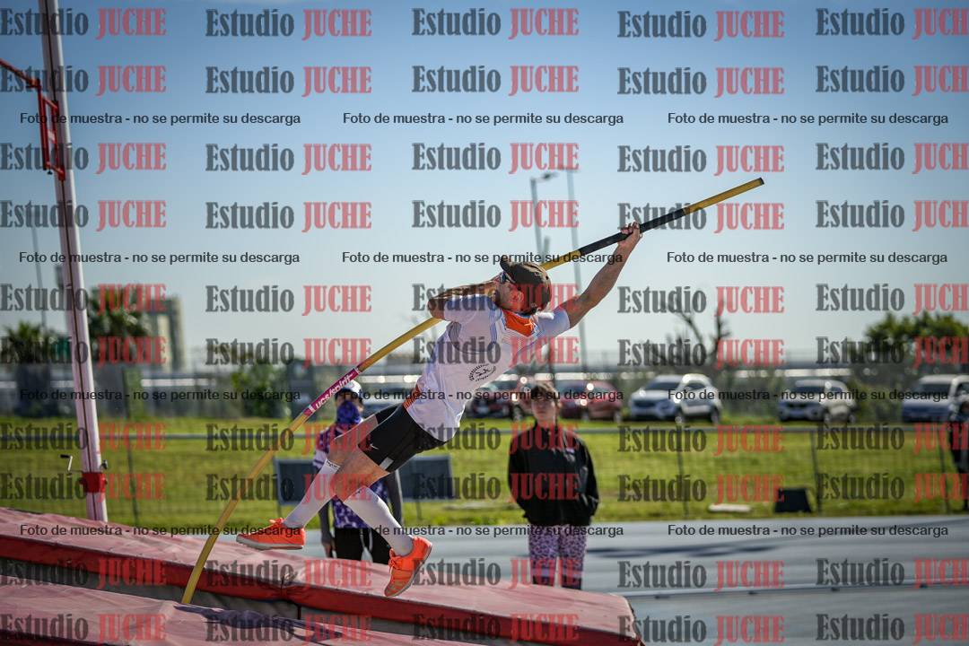 Fotos del salto con garrocha de mujeres y varones