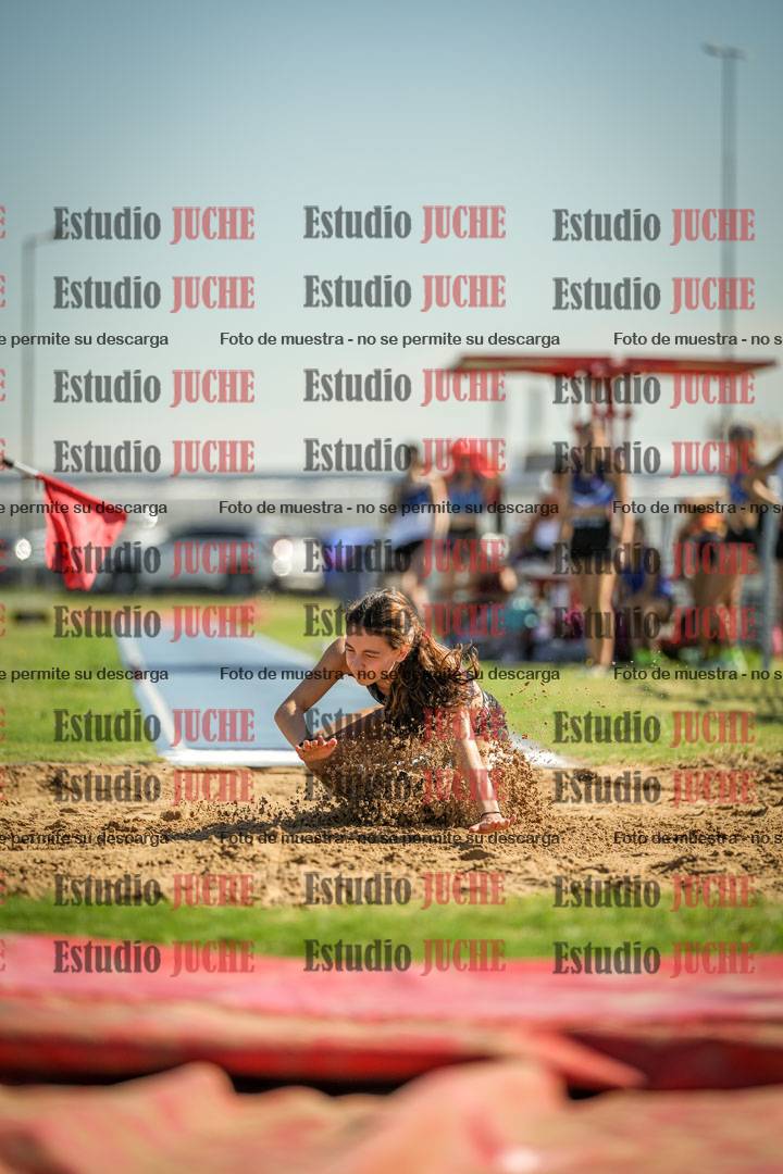 Fotos del salto en largo de mujeres - mayores