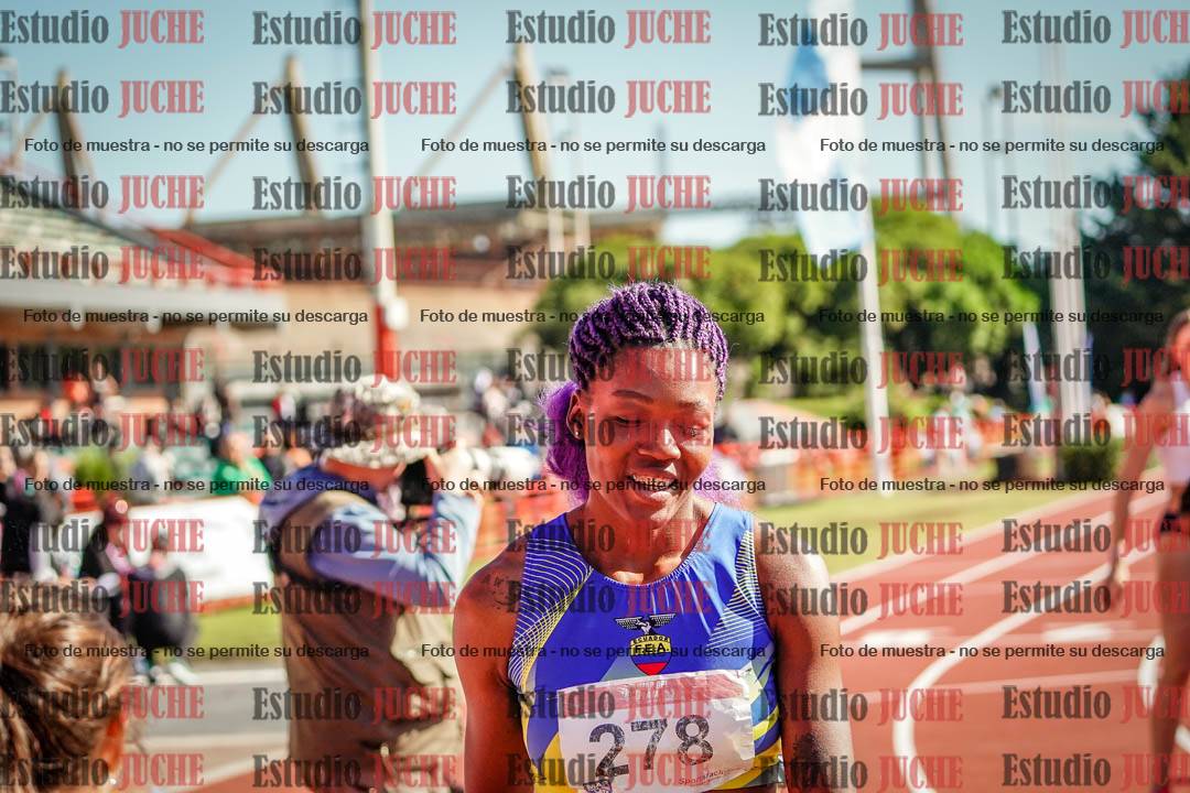 Fotos de algunos extras y podios del día 2