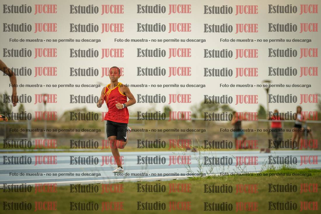 Fotos de los 300 m llanos de varones