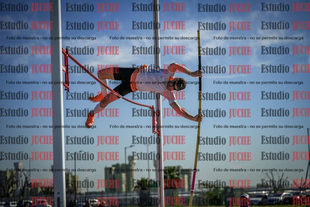 Fotos del salto con garrocha de mujeres y varones