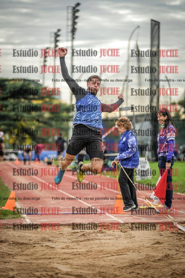 Fotos del salto en largo - varones mayores