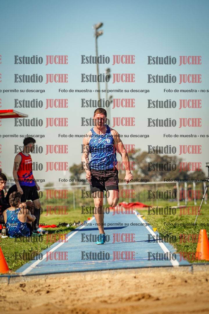 Fotos del salto en largo de varones