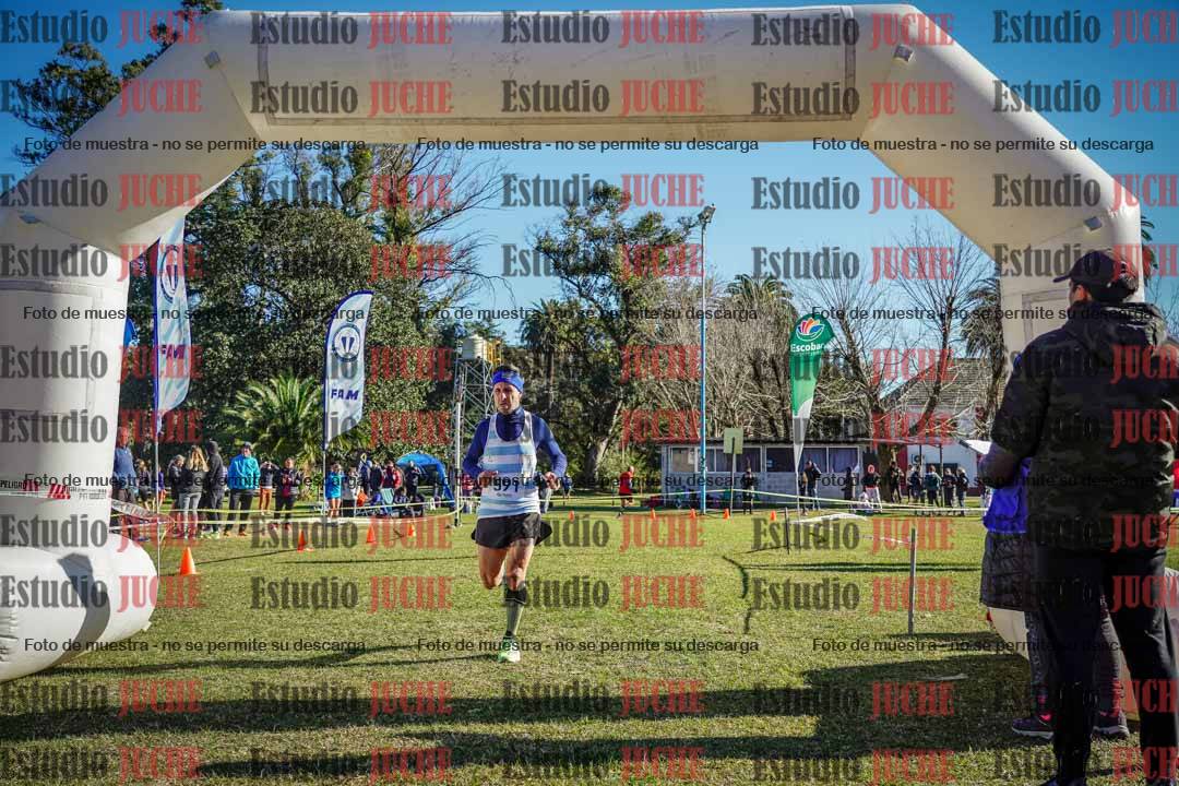 Fotos de la llegada del cross de 4000 m - varones