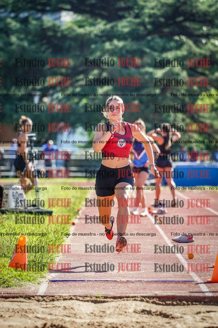Fotos del salto en largo de mujeres