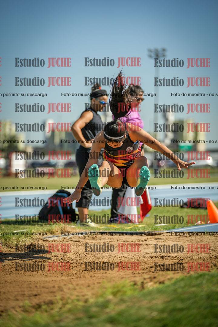 Fotos del salto en largo de mujeres - mayores