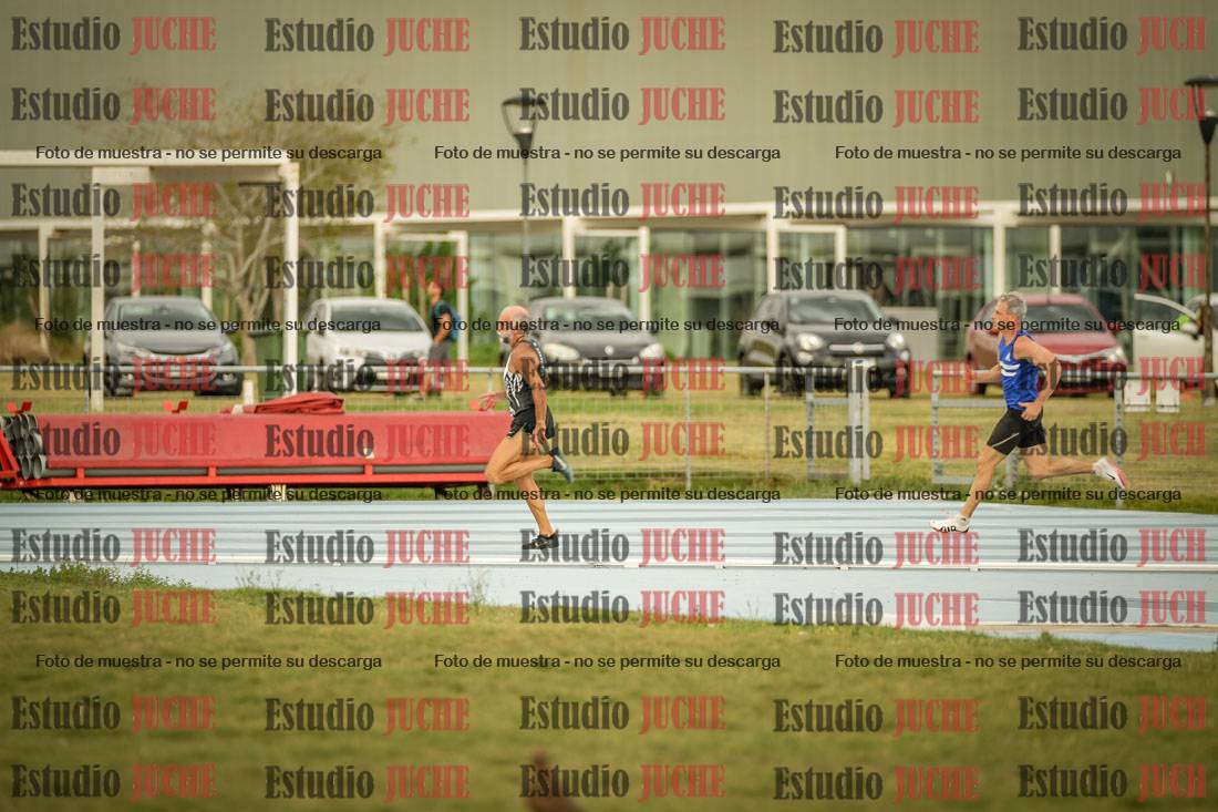 Fotos de los 300 m llanos de varones