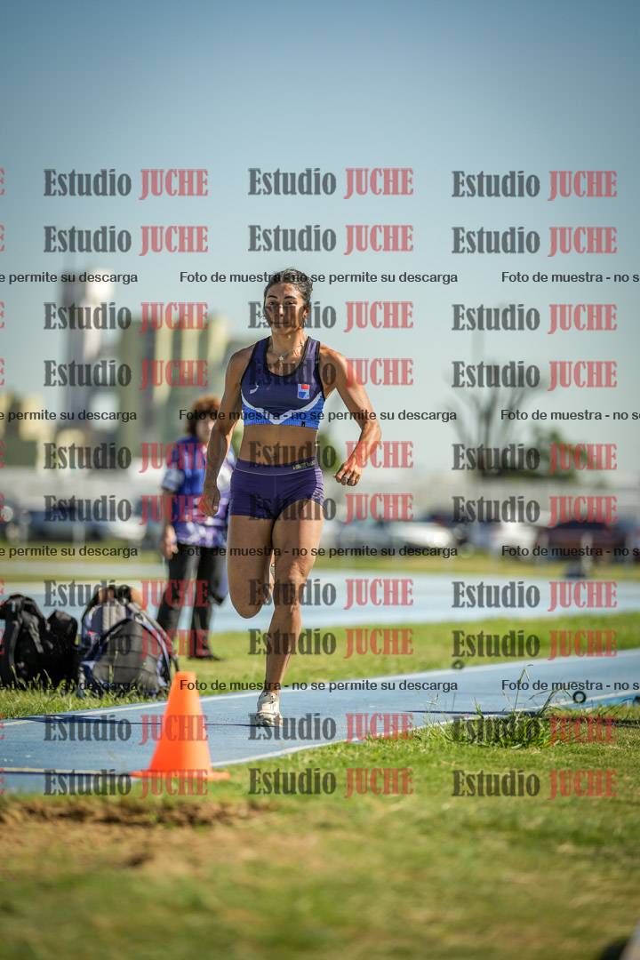 Fotos del salto en largo de mujeres - mayores