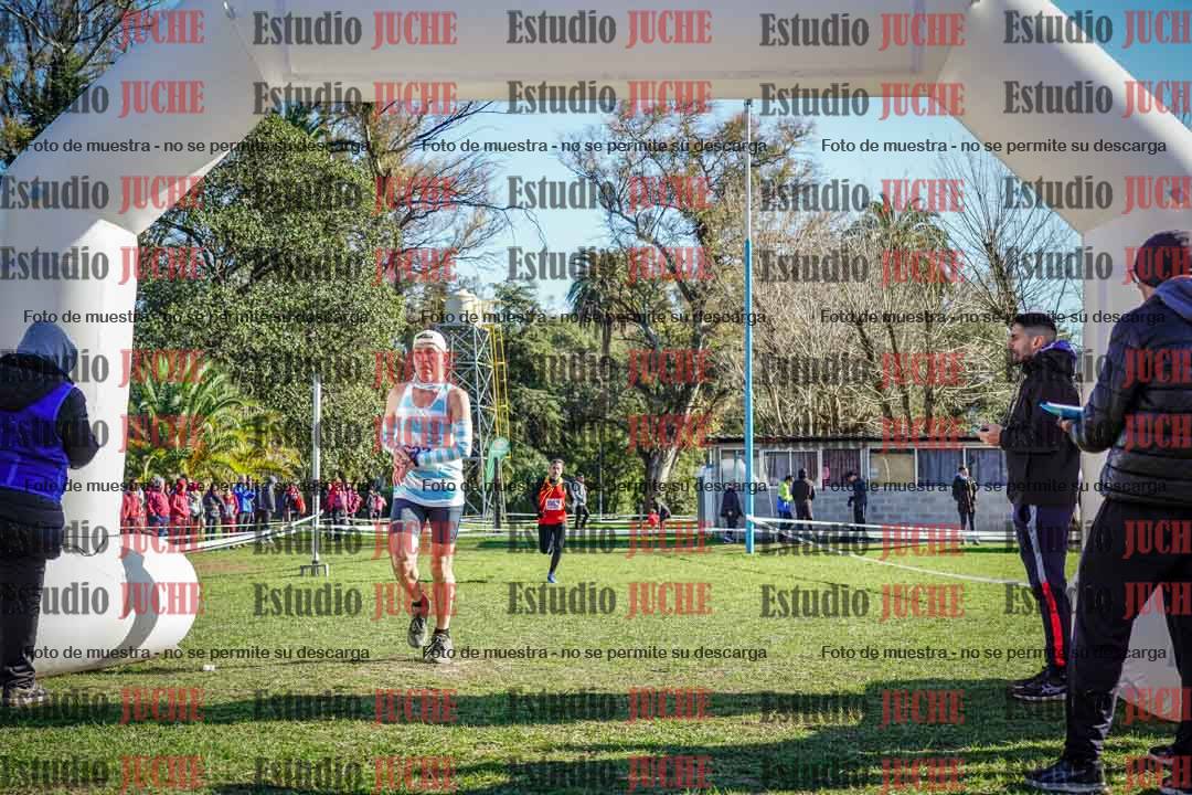 Fotos de la llegada del cross de 4000 m - varones