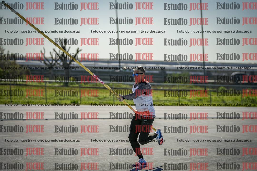Fotos del salto con garrocha de mujeres y varones