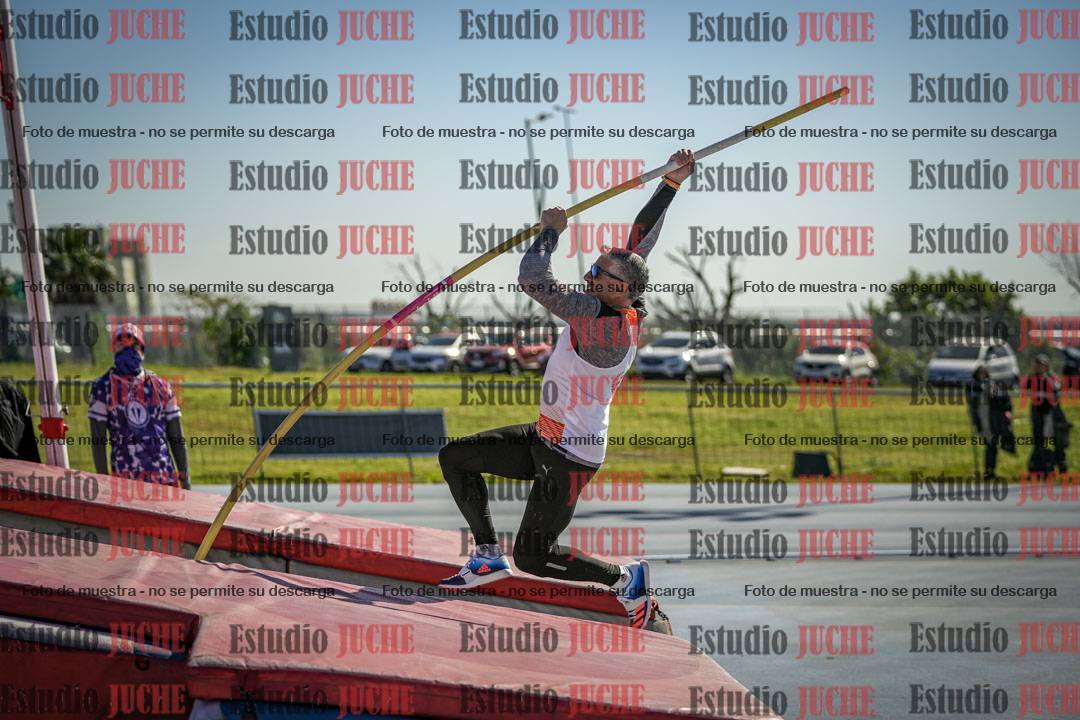 Fotos del salto con garrocha de mujeres y varones