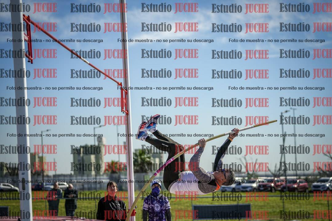 Fotos del salto con garrocha de mujeres y varones