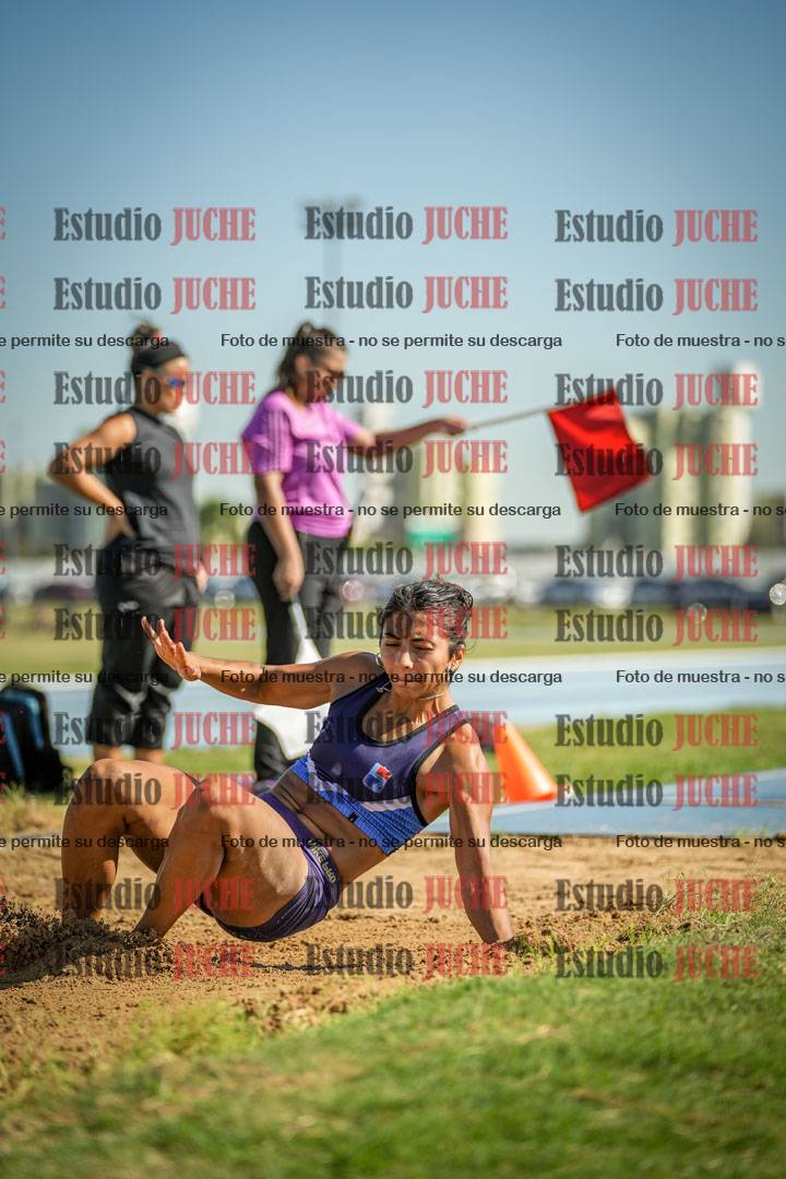Fotos del salto en largo de mujeres - mayores