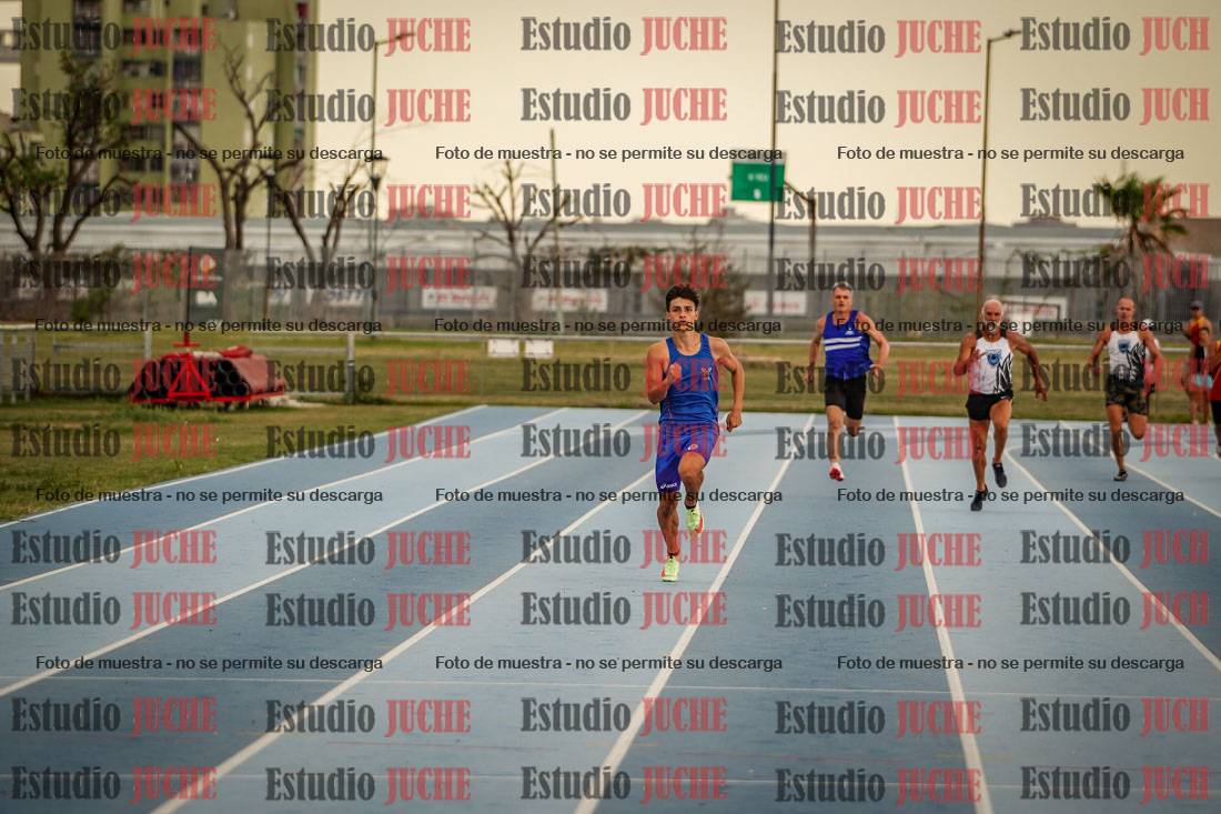 Fotos de los 300 m llanos de varones