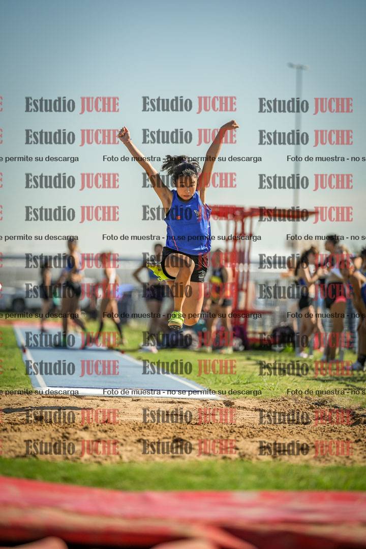 Fotos del salto en largo de mujeres - mayores
