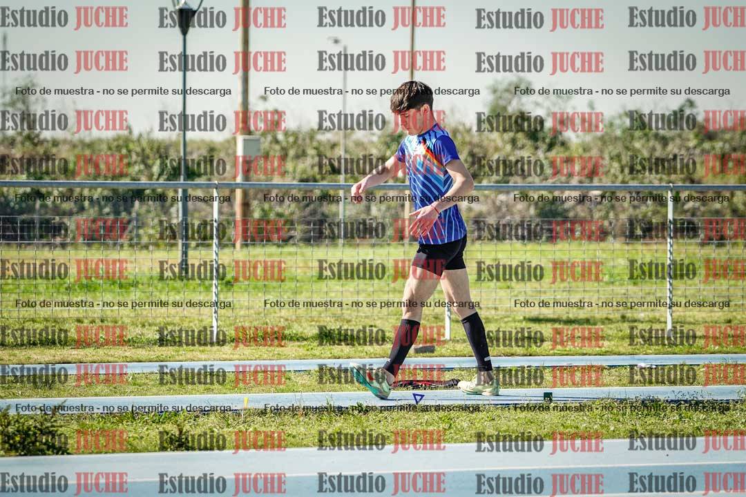 Fotos del salto en largo de varones