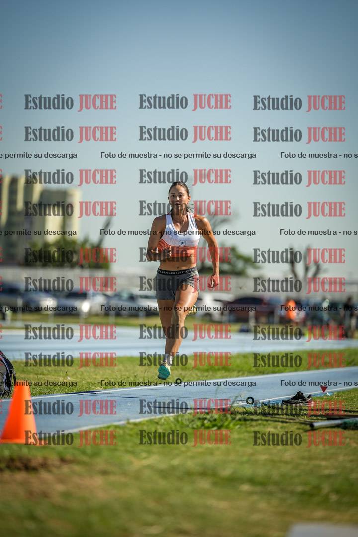 Fotos del salto en largo de mujeres - mayores