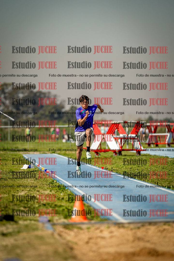 Fotos del salto en largo de varones