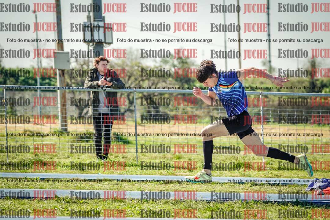 Fotos del salto en largo de varones