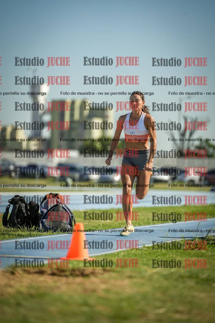 Fotos del salto en largo de mujeres - mayores