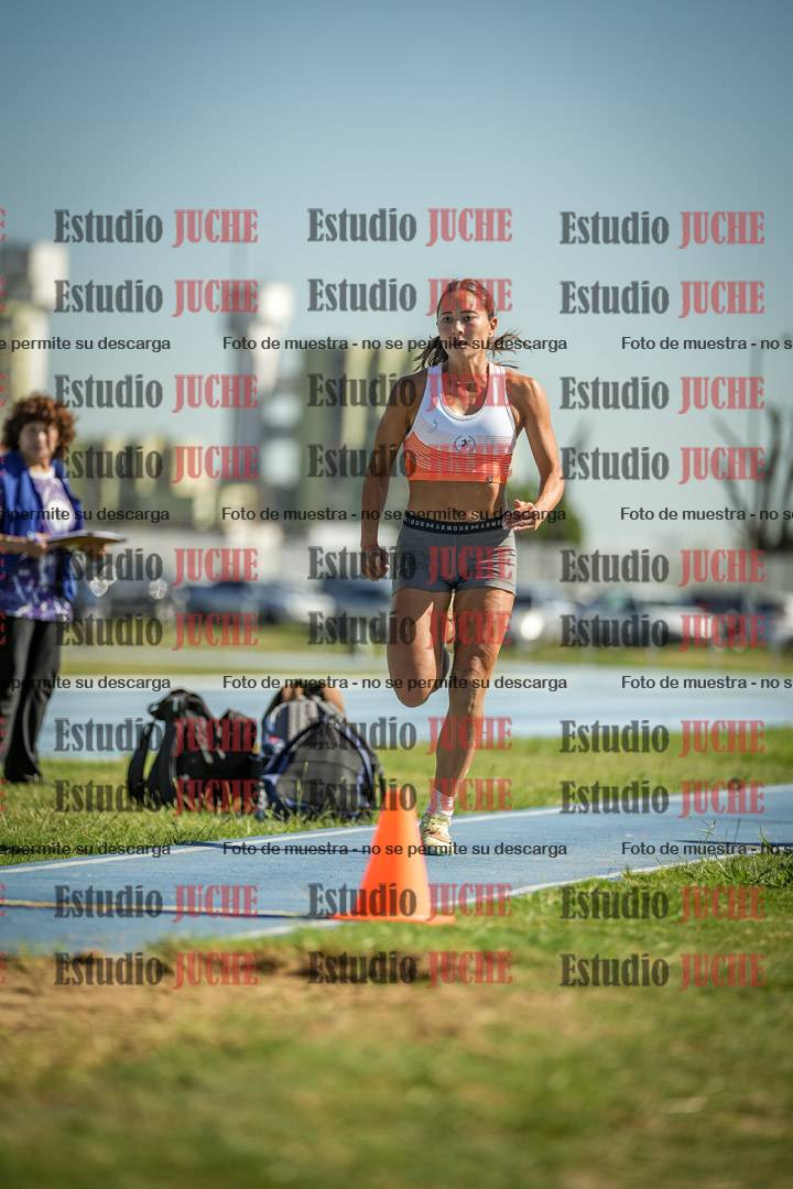 Fotos del salto en largo de mujeres - mayores