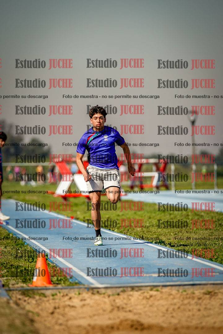 Fotos del salto en largo de varones