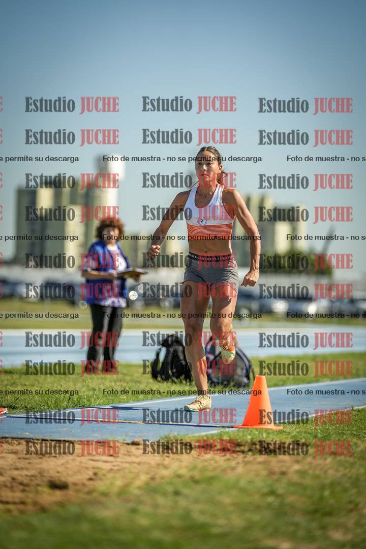 Fotos del salto en largo de mujeres - mayores