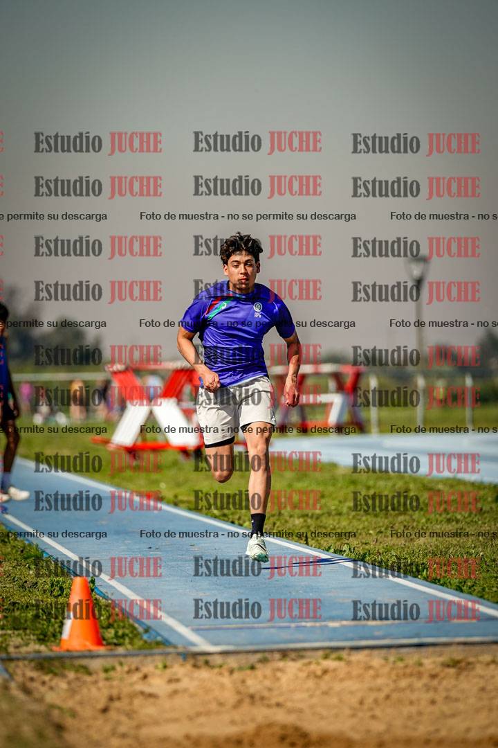 Fotos del salto en largo de varones