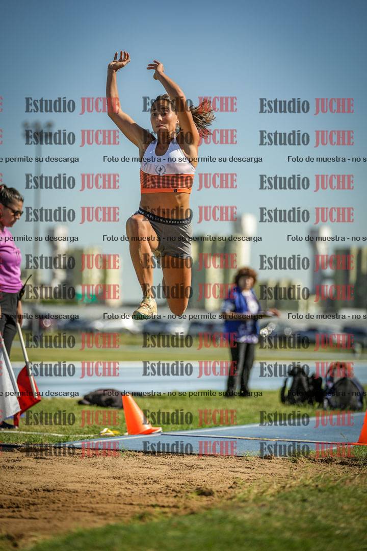 Fotos del salto en largo de mujeres - mayores