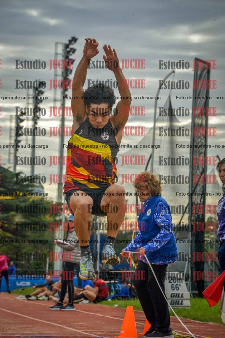 Fotos del salto en largo - varones mayores