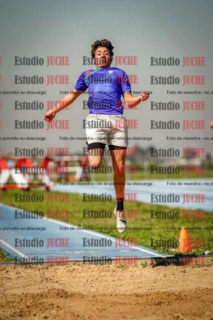 Fotos del salto en largo de varones