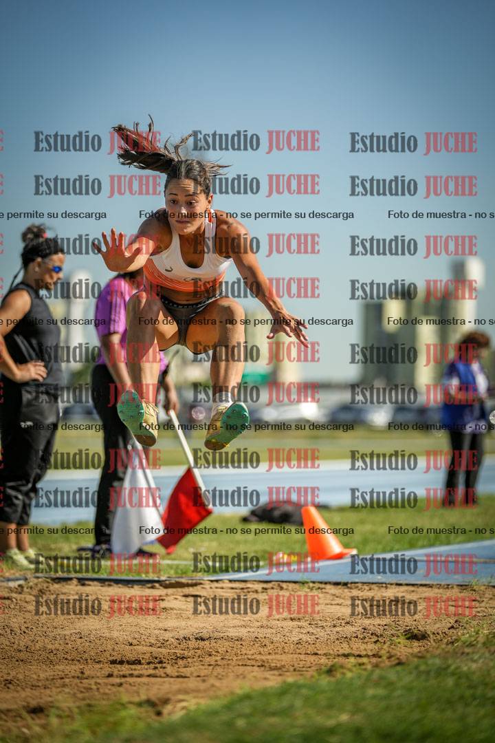 Fotos del salto en largo de mujeres - mayores
