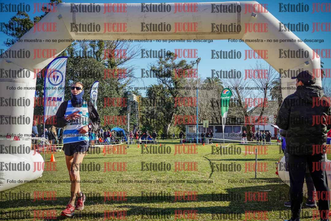 Fotos de la llegada del cross de 4000 m - varones
