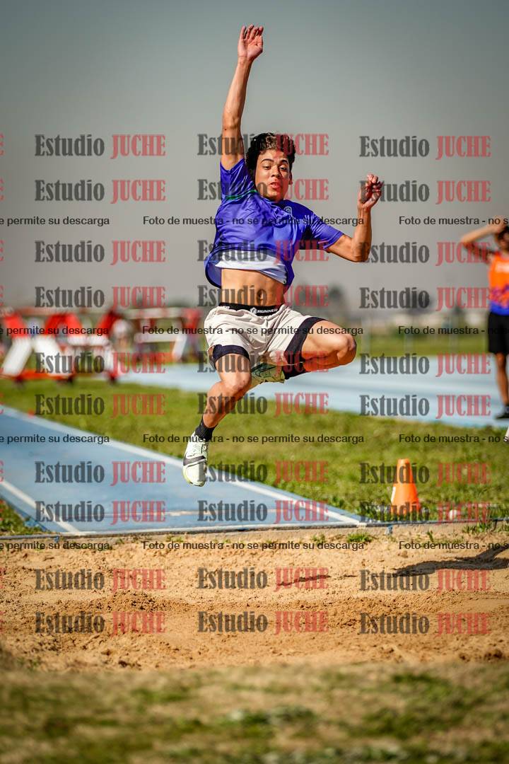 Fotos del salto en largo de varones