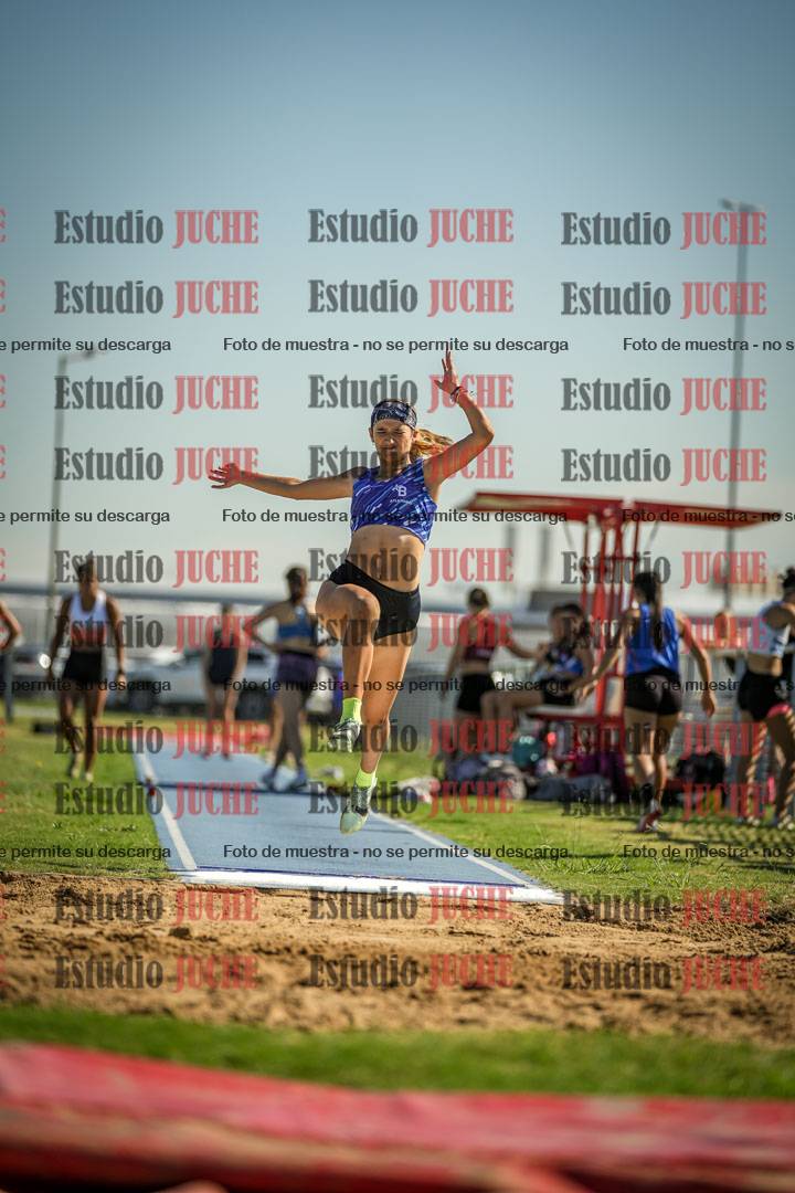 Fotos del salto en largo de mujeres - mayores