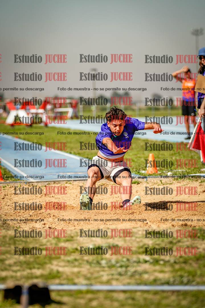 Fotos del salto en largo de varones